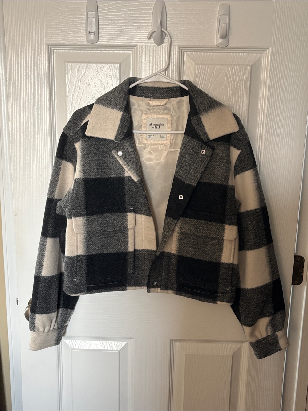 Abercrombie & Fitch Black and White Plaid Wool-Blend Cropped Shacket
